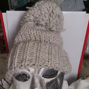 Gelso Bianco | Accessories | Woolalpaca Large Pompom Knit  display picture 2